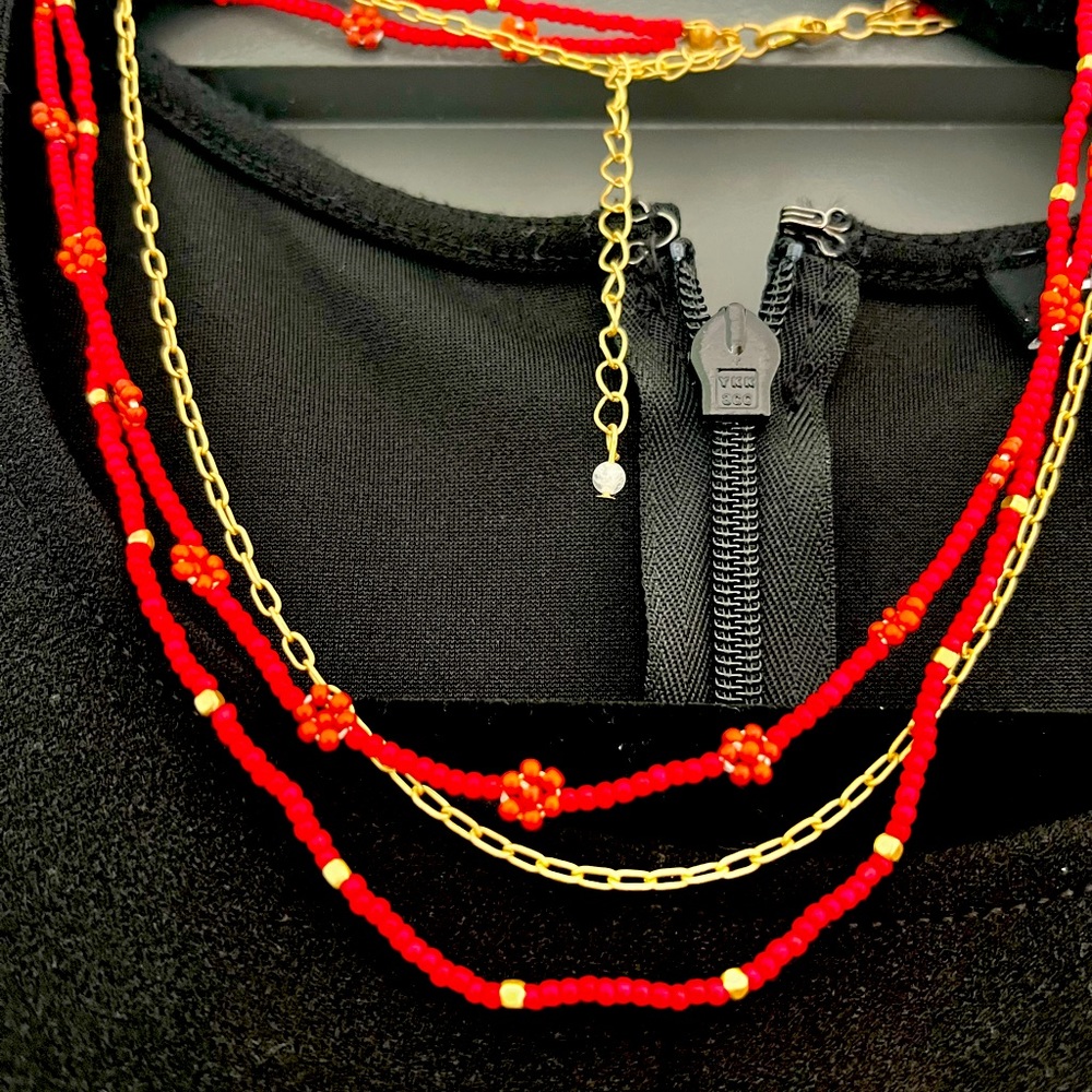 Dainty necklace, three strings, gold and red with flowers